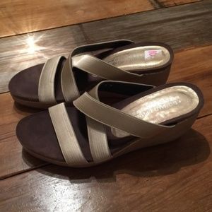 Donald J. Pliner Boske Gold Wedge Sandal Size 9